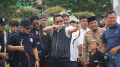 Ketua Umum Pordasi (Persatuan Olahraga Berkuda Seluruh Indonesia) Kalimantan Timur, Rahmad Mas’ud yang juga Wali Kota Balikpapan (di mimbar), pada pembukaan kejuaraan Horseback Archery Dandito Cup 2022 di Pondok Pesantren Hidayatullah Gunung Tembak, Balikpapan, Kaltim, Sabtu (29/10/2022).* [Foto: Istimewa/LPPH/MCU]